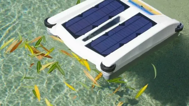 Solar Breeze NX: Collecting Leaves on Pool Surface
